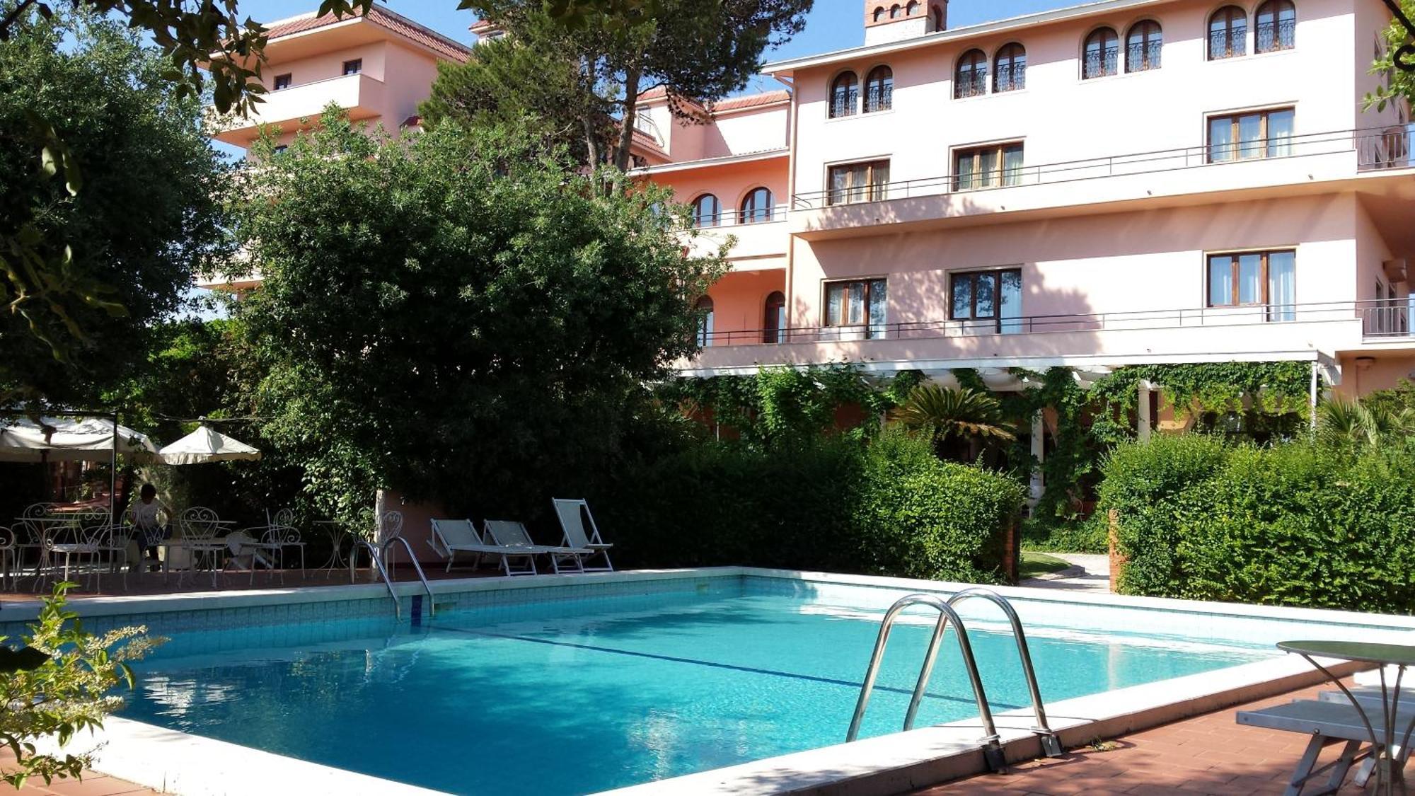 Park Hotel San Michele Martina Franca Bagian luar foto